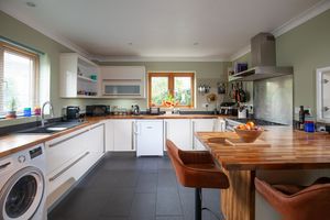 Kitchen / Breakfast Room - click for photo gallery